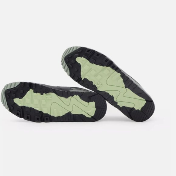 NIKE Air Max 90 GORE-TEX Running Shoes Mens 7.5 Womens 9 Black Green - Picture 3 of 9